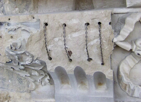 Steinrestaurierung mit Spiralankern